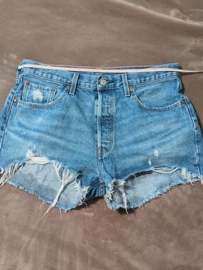 32 501 Levi's Light Blue Distressed Cutoff Denim Shorts